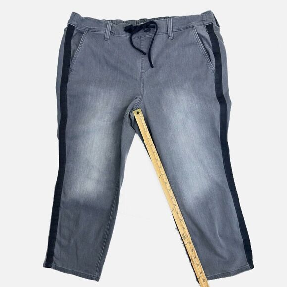 Torrid Pants Sz 2- 18/20 Gray Crop Pull on Boyfriend Jeans Straight Mid-Rise - Picture 9 of 16